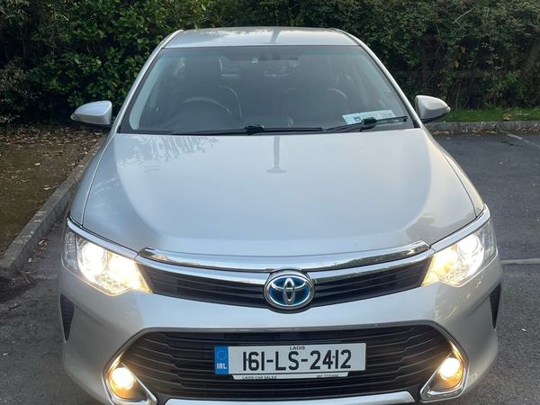 Toyota Camry Saloon, Petrol Hybrid, 2016, Silver