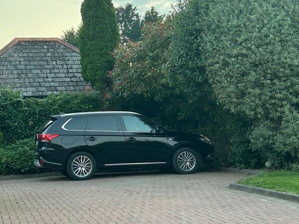 Mitsubishi Outlander SUV, Petrol Plug-in Hybrid, 2021, Black