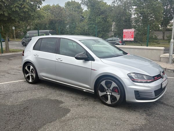 Volkswagen Golf Hatchback, Petrol, 2015, Silver