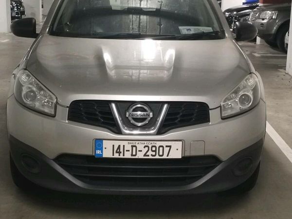 Nissan Qashqai Hatchback, Diesel, 2014, Silver