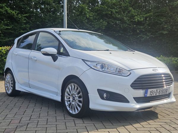 Ford Fiesta Hatchback, Petrol, 2015, White