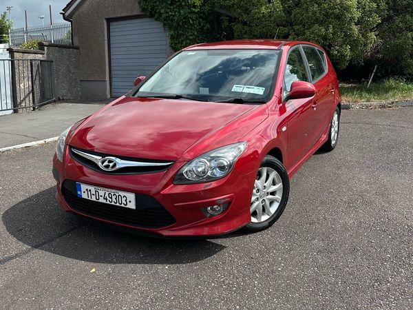 Hyundai i30 Hatchback, Diesel, 2011, Red