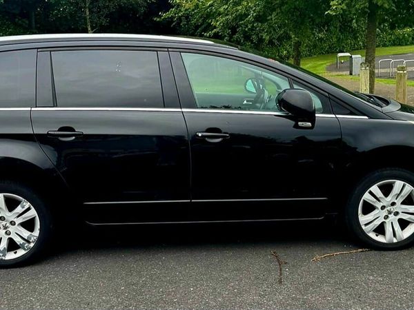 Peugeot 5008 MPV, Diesel, 2010, Black