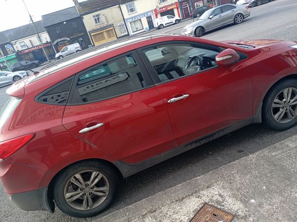 Hyundai ix35 SUV, Diesel, 2012, Red