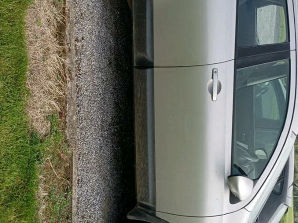 Nissan Qashqai Hatchback, Diesel, 2010, Silver