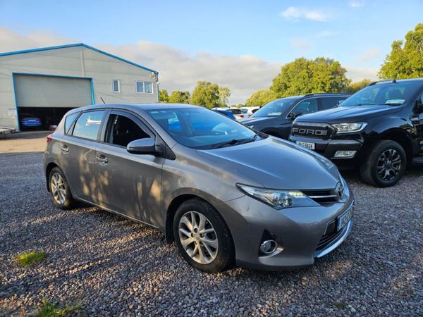 Toyota Auris Hatchback, Diesel, 2014, Bronze