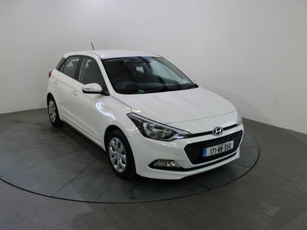 Hyundai i20 Hatchback, Petrol, 2017, White