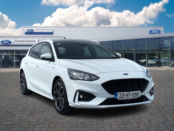 Ford Focus Hatchback, Petrol, 2022, White