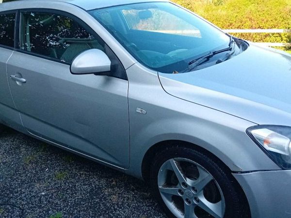 Kia Ceed Hatchback, Diesel, 2010, Silver