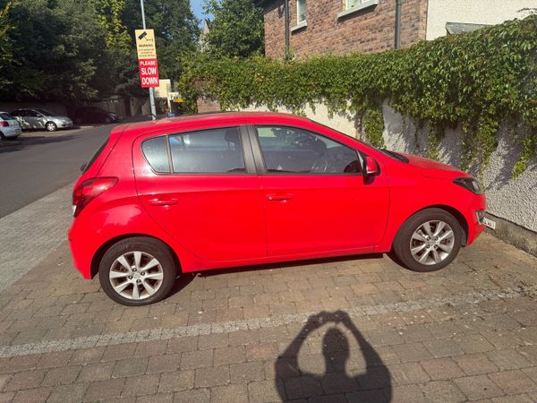 Hyundai i20 Hatchback, Petrol, 2013, Red