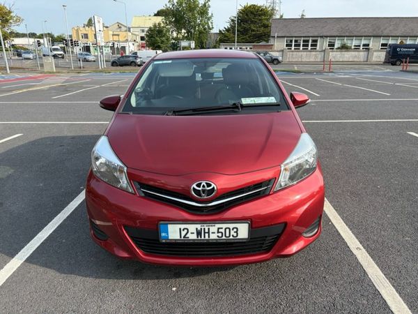 Toyota Yaris Hatchback, Petrol, 2012, Red