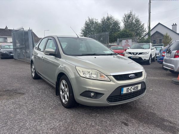Ford Focus Hatchback, Diesel, 2010, Gold