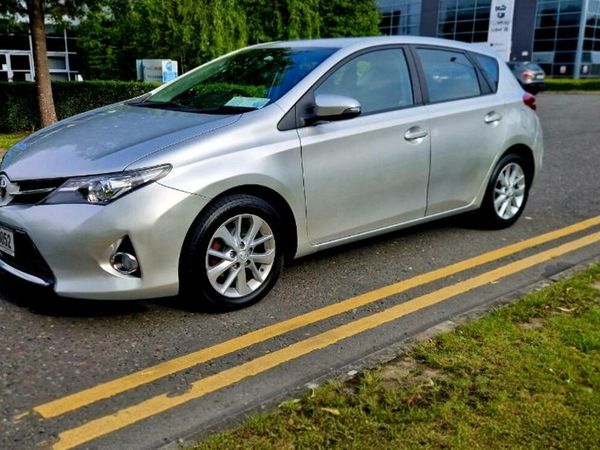 Toyota Auris Hatchback, Diesel, 2014, Silver