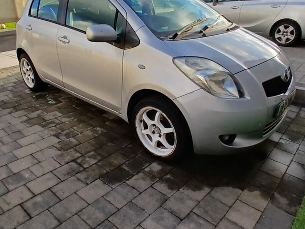 Toyota Yaris Hatchback, Petrol, 2008, Silver