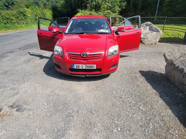 Toyota Avensis Saloon, Petrol, 2006, Red