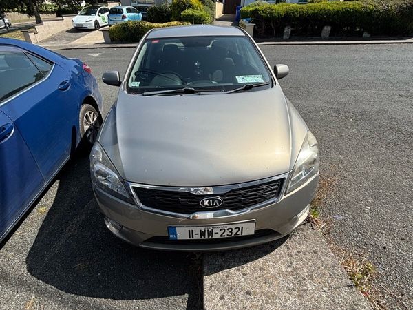 Kia Ceed Hatchback, Diesel, 2011, Silver