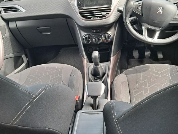 Peugeot 2008 Hatchback, Petrol, 2013, White
