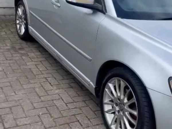 Volvo S40 Saloon, Diesel, 2010, Silver