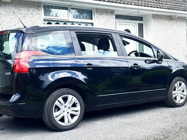 Peugeot 5008 MPV, Diesel, 2013, Black