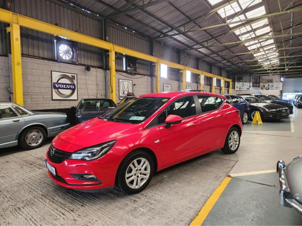 Opel Astra Hatchback, Petrol, 2017, Red