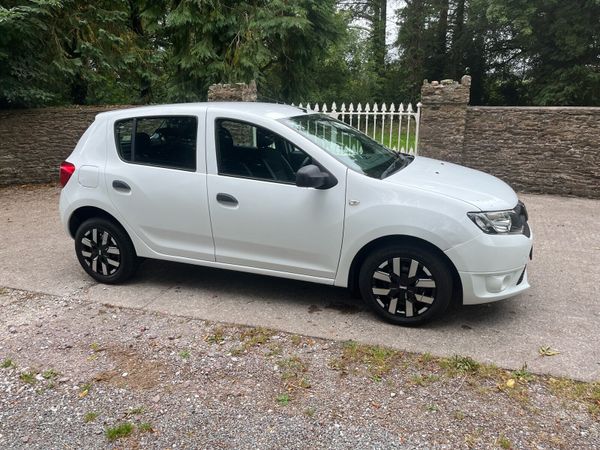 Dacia Sandero Hatchback, Petrol, 2016, White
