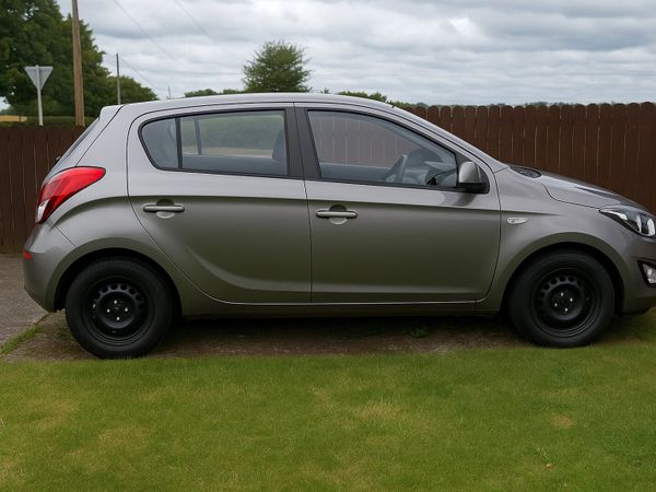 Hyundai i20 Hatchback, Petrol, 2013, Grey