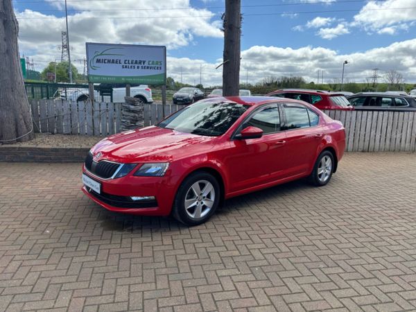 Skoda Octavia Hatchback, Petrol, 2018, Red