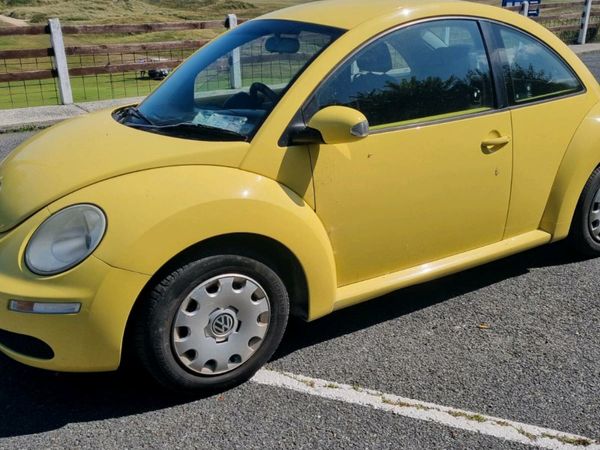 Volkswagen Beetle Hatchback, Petrol, 2012, Yellow