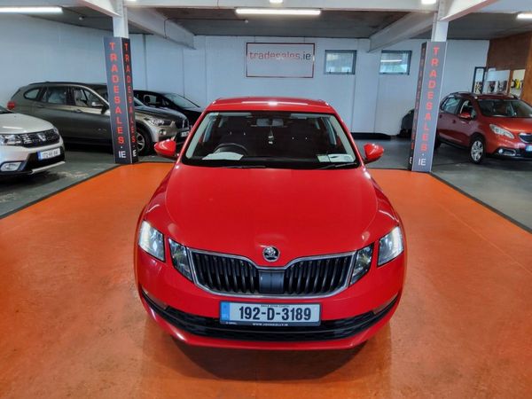Skoda Octavia Saloon, Petrol, 2019, Red