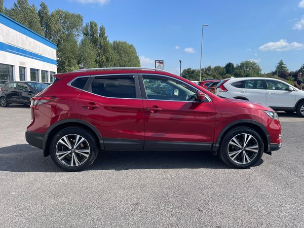 Nissan Qashqai MPV, Diesel, 2018, Red
