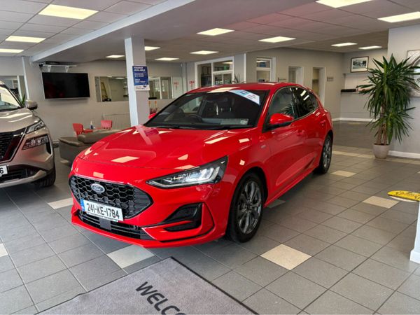 Ford Focus Hatchback, Petrol, 2024, Red