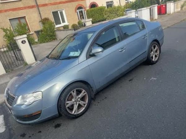 Volkswagen Passat Saloon, Diesel, 2010, Grey