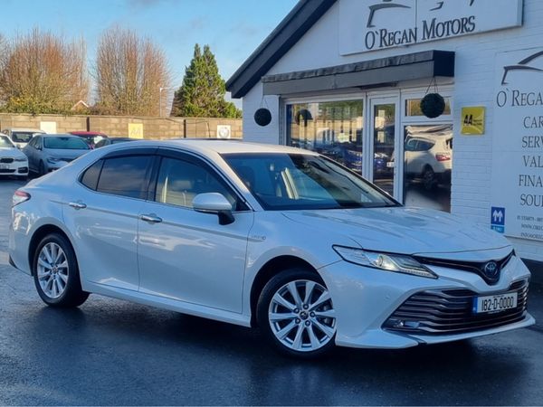 Toyota Camry Saloon, Petrol Hybrid, 2018, White