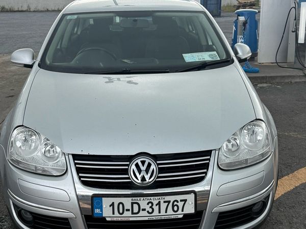 Volkswagen Jetta Saloon, Diesel, 2010, Silver
