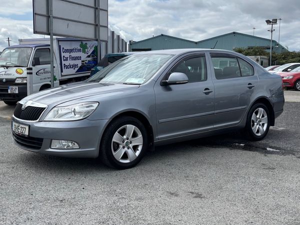 Skoda Octavia Saloon, Petrol, 2013, Grey