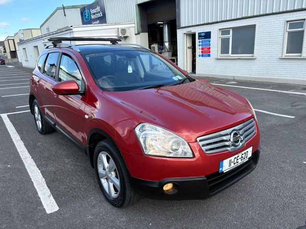 Nissan Qashqai+2 Hatchback, Diesel, 2011, Red