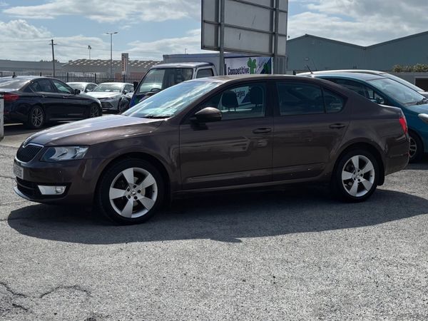 Skoda Octavia Saloon, Diesel, 2014, Brown