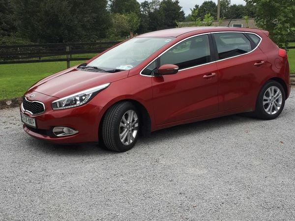 Kia Ceed Hatchback, Diesel, 2013, Red