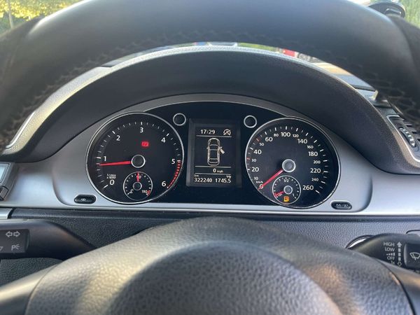Volkswagen Passat Saloon, Diesel, 2011, Blue