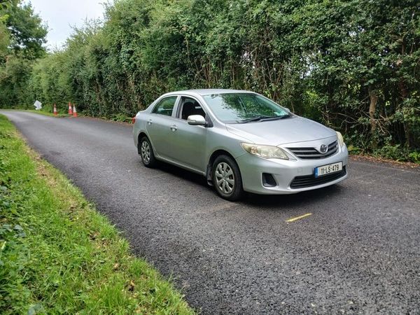 Toyota Corolla Saloon, Diesel, 2011, Silver