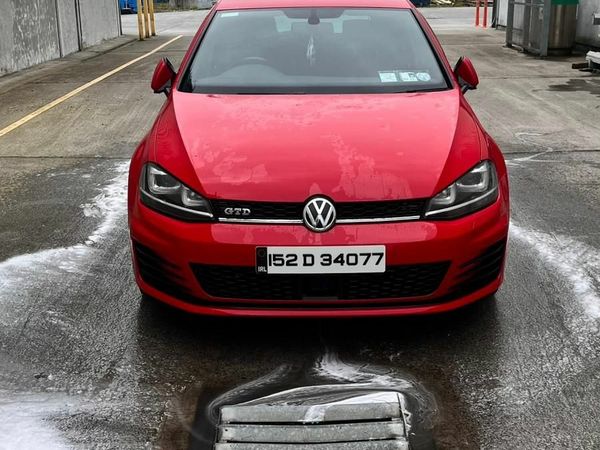 Volkswagen Golf Hatchback, Diesel, 2015, Red