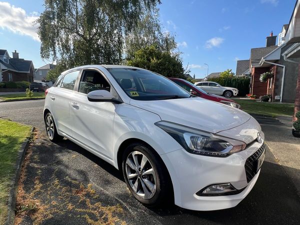Hyundai i20 Hatchback, Petrol, 2016, White