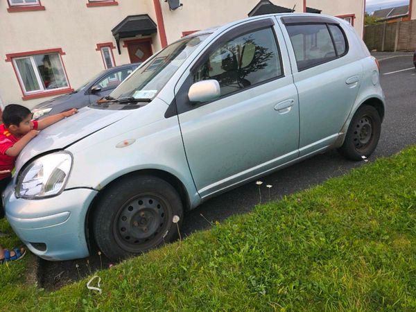 Toyota Yaris Hatchback, Petrol, 2003, Silver