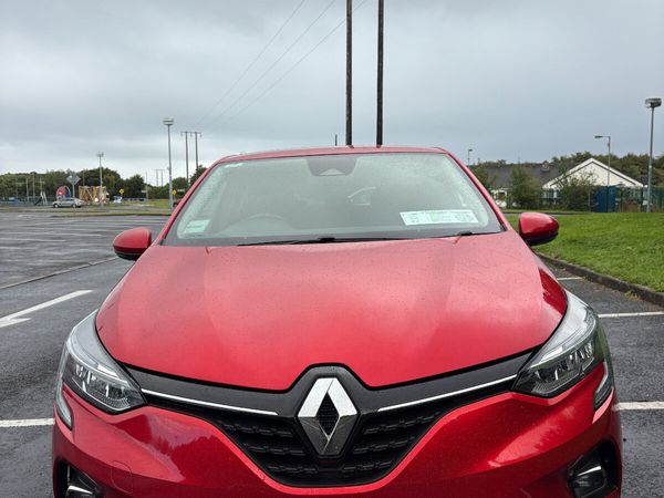 Renault Clio Hatchback, Petrol, 2021, Red