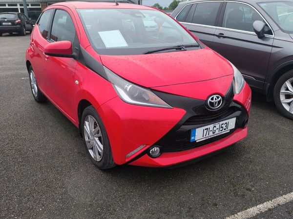 Toyota Aygo Hatchback, Petrol, 2017, Red