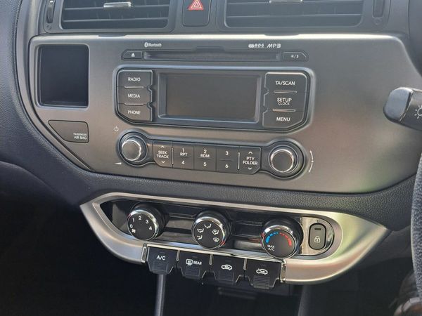 Kia Rio Hatchback, Petrol, 2012, Black