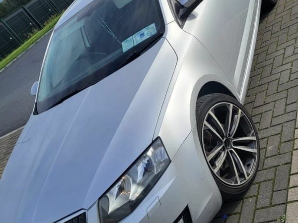 Skoda Octavia Hatchback, Diesel, 2017, Silver