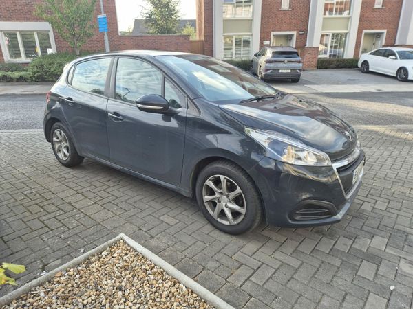 Peugeot 208 Hatchback, Petrol, 2016, Grey