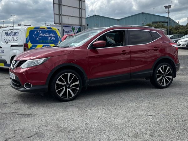 Nissan Qashqai Hatchback, Diesel, 2015, Red