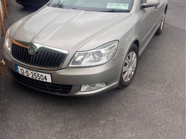 Skoda Octavia Saloon, Diesel, 2012, Beige